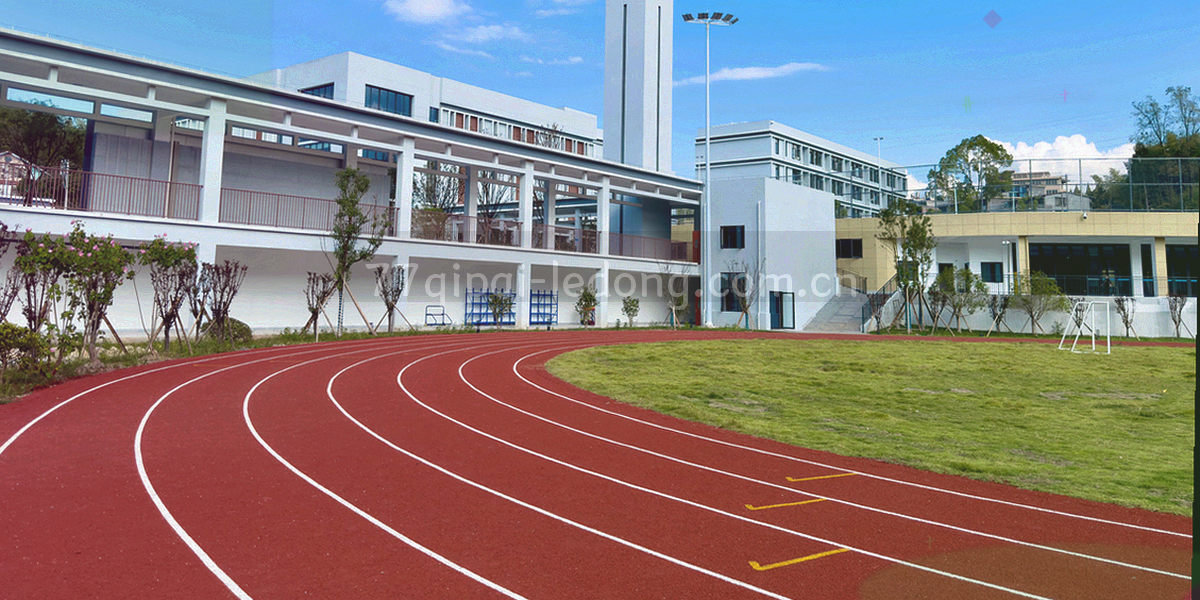 球场几何线条与协议纸张纹理叠合的冷调低饱和抽象图